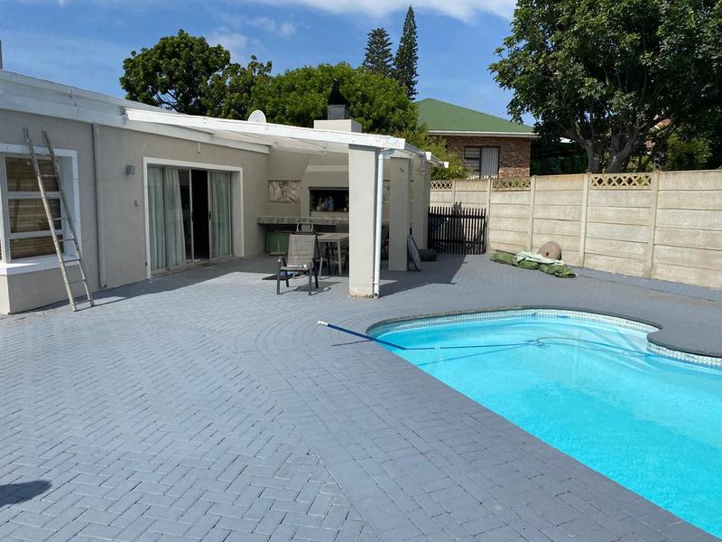 4 Bedroom Property for Sale in Mossel Bay Central Western Cape